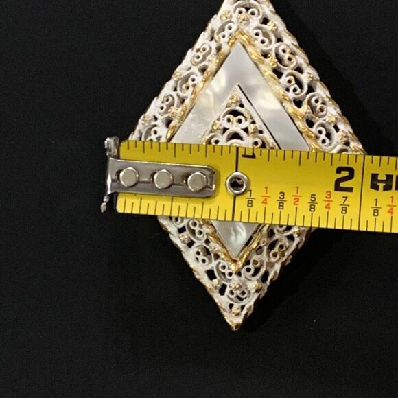 Vintage 1960s Signed Pastelli Mother Of Pearl Scroll Brooch Gold Tone - RARE​​​​ - Picture 9 of 9